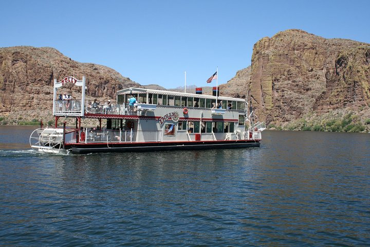 Dolly Steamboat on Canyon Lake